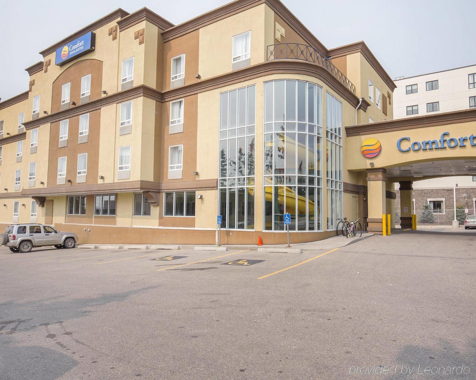 Comfort Inn & Suites University YYC Екстериор снимка